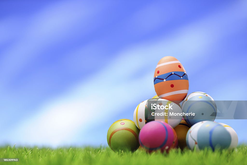 Coloridos huevos de Pascua - Foto de stock de Acontecimiento libre de derechos