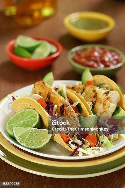 Photo libre de droit de Tacos De Poisson banque d'images et plus d'images libres de droit de Aliment - Aliment, Aliments et boissons, Avocat - Légume