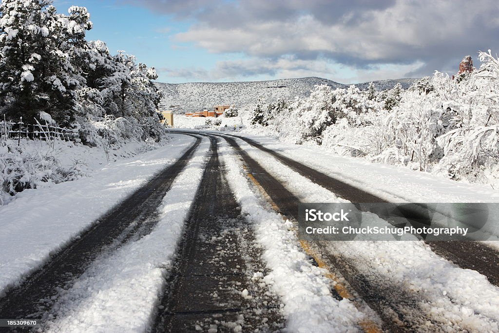 雪の冬の道路トラック - アリゾナ州のロイヤリティフリーストックフォト