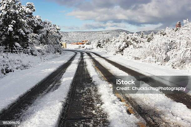 雪の冬の道路トラック - アリゾナ州のストックフォトや画像を多数ご用意 - アリゾナ州, 道路, 雪