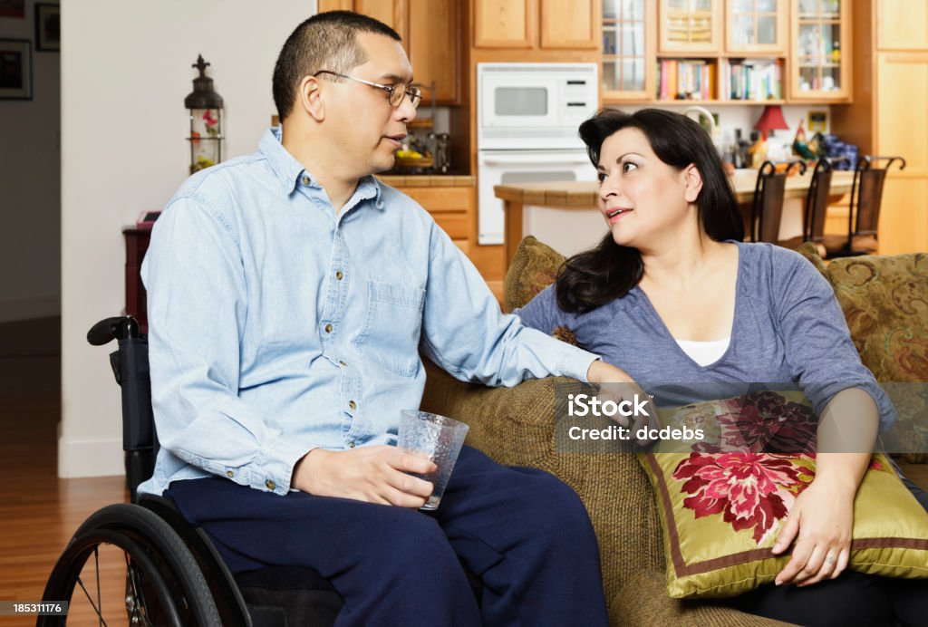 Behinderte Mann mit Frau - Lizenzfrei Menschen Stock-Foto