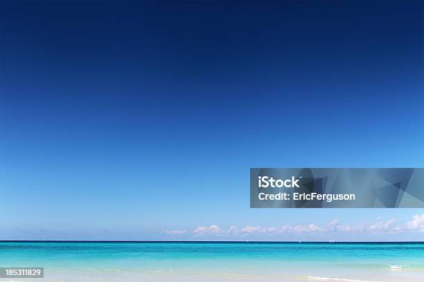 Dziewiczej Tropikalnej Plaży - zdjęcia stockowe i więcej obrazów Bez ludzi - Bez ludzi, Fotografika, Gorąco