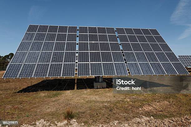 Photo libre de droit de Centrale Thermique Solaire banque d'images et plus d'images libres de droit de Acier - Acier, Alimentation électrique, Bleu