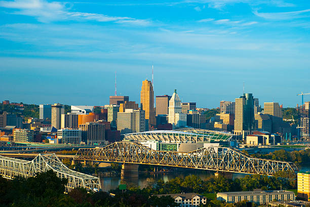 cincinnati skyline i mostów - stadion paul brown zdjęcia i obrazy z banku zdjęć