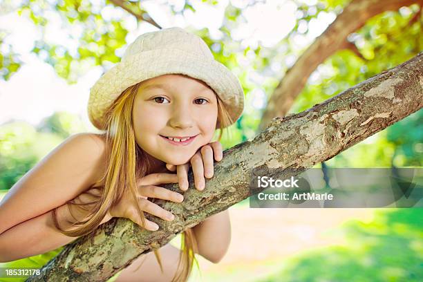 Estate Tempo - Fotografie stock e altre immagini di 8-9 anni - 8-9 anni, Abbigliamento casual, Albero