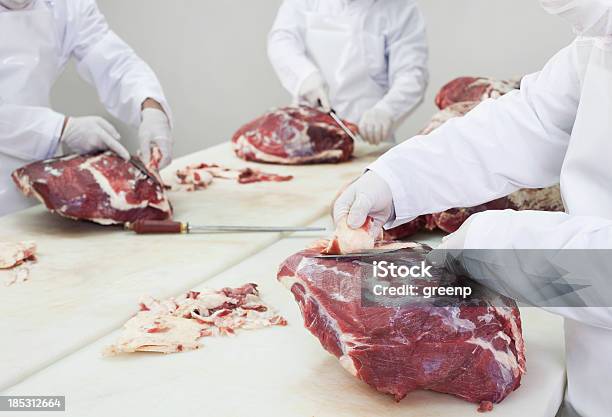 Los Carniceros Y Carne Foto de stock y más banco de imágenes de Matadero - Matadero, Carne, Carnicería