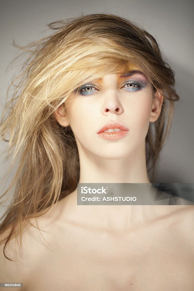 Мода Портрет молодая Красивая женщина - Стоковые фото 20-24 года роялти-фри