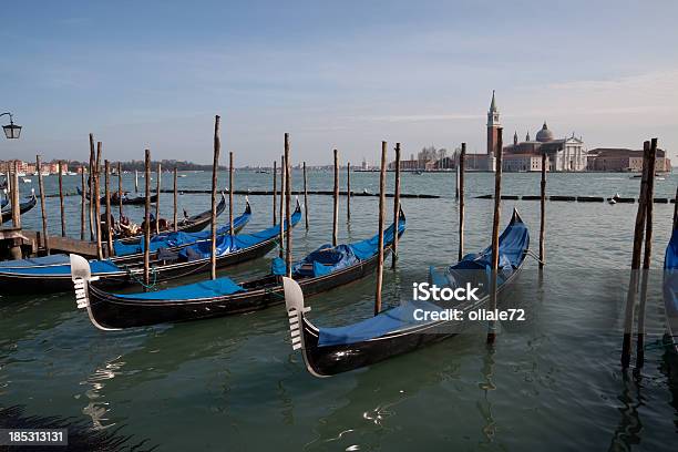 Gondole Veneziane Venecia Italia Foto de stock y más banco de imágenes de Agua - Agua, Azul, Bahía