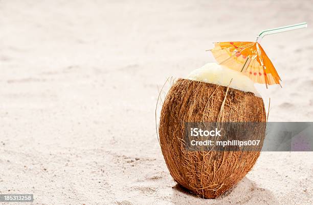 Piña Colada Foto de stock y más banco de imágenes de Coco - Fruta tropical - Coco - Fruta tropical, Bebida alcohólica, Bebida