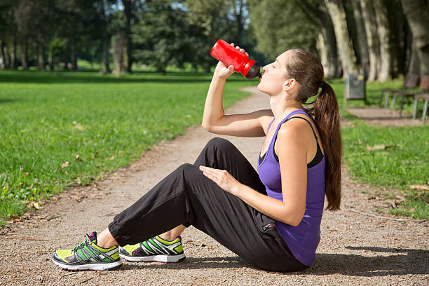 istock Break for drinking after sports 185314600