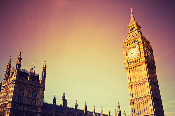 ロンドンビッグベン、国会議事堂 - london england skyline big ben orange ストックフォトと画像