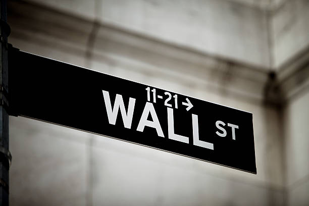 istock Wall Street Sign 185318210