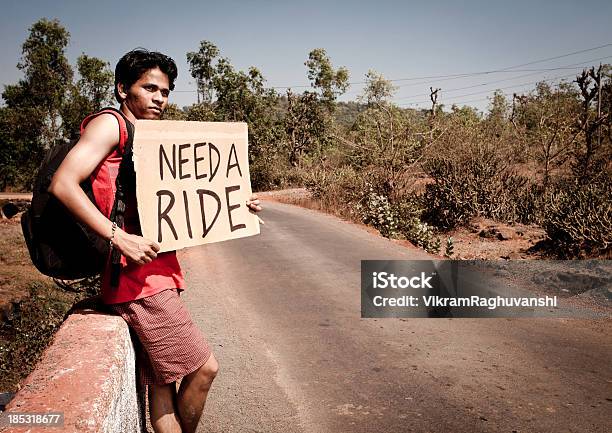 Junge Indische Touristen Traveler Mann Braucht Einen Mit Haken Stockfoto und mehr Bilder von Abhängigkeit