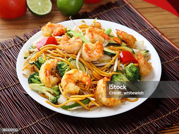 Garnelen Chow Mein Stockfoto und mehr Bilder von Shrimp - Meeresfrucht - Shrimp - Meeresfrucht, Chinesische Kultur, Asiatische Nudeln