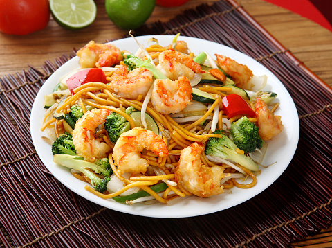 Chinese Style Noodle - Shrimp & Broccoli Chow mein
