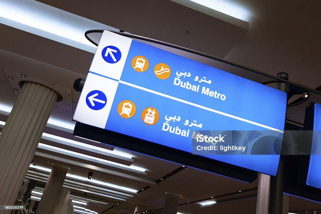 De metrô de Dubai - Foto de stock de Capitais internacionais royalty-free