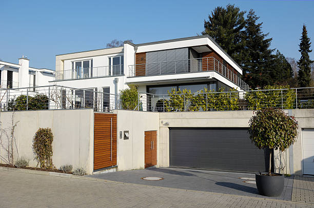 istock Modern luxury white house with large garage 185321431