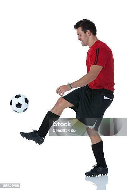 Jugador De Fútbol Practicar Foto de stock y más banco de imágenes de Recortable - Recortable, Fútbol, Jugador de fútbol