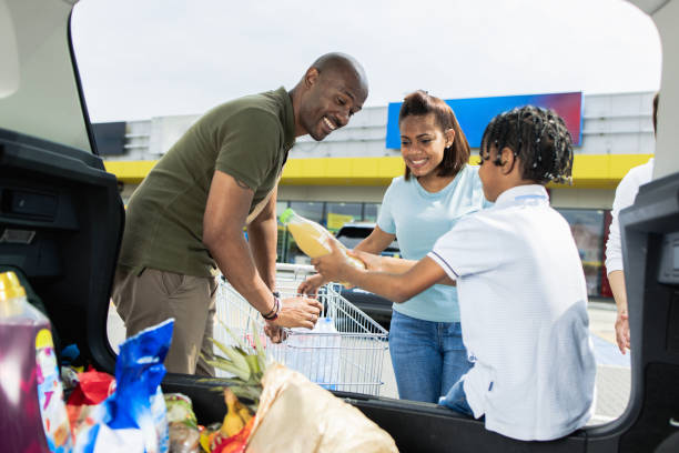 istock Family Shopping 1853227355