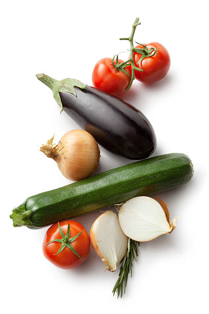 ингредиенты: овощи для рататуй изолированы на белом фоне - eggplant vegetable isolated freshness стоковые фото и изображения