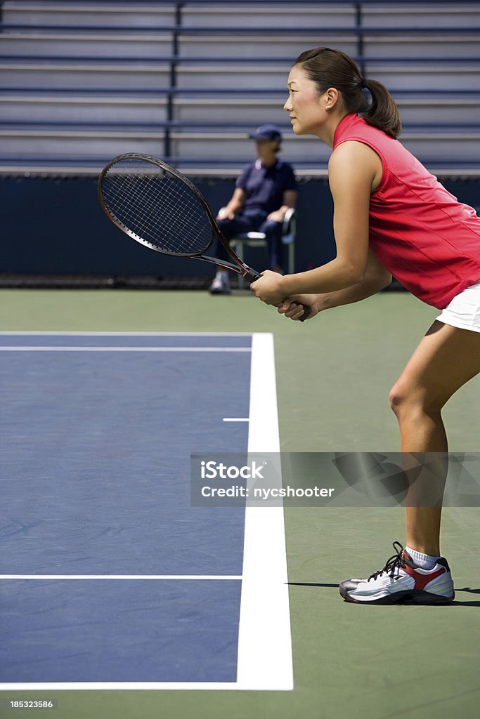 Jogadora de ténis pronto para voltar a servir - Royalty-free Juiz de Linha Foto de stock