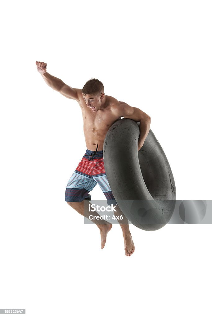 Mann, springen mit inner tube - Lizenzfrei Freisteller – Neutraler Hintergrund Stock-Foto