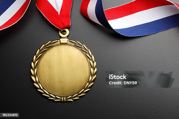 Medalla De Oro Foto de stock y más banco de imágenes de Logro - Logro, Medalla de oro, Ganar