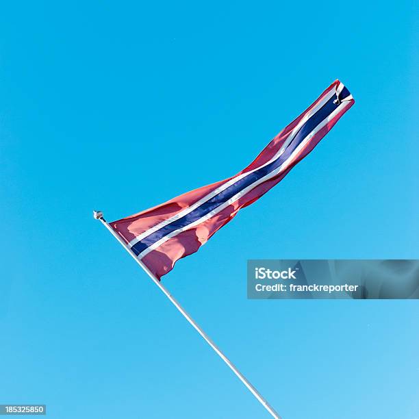Flaga Norwegii Machający Na Powietrzu - zdjęcia stockowe i więcej obrazów Bez ludzi - Bez ludzi, Fala sinusoidalna, Flaga