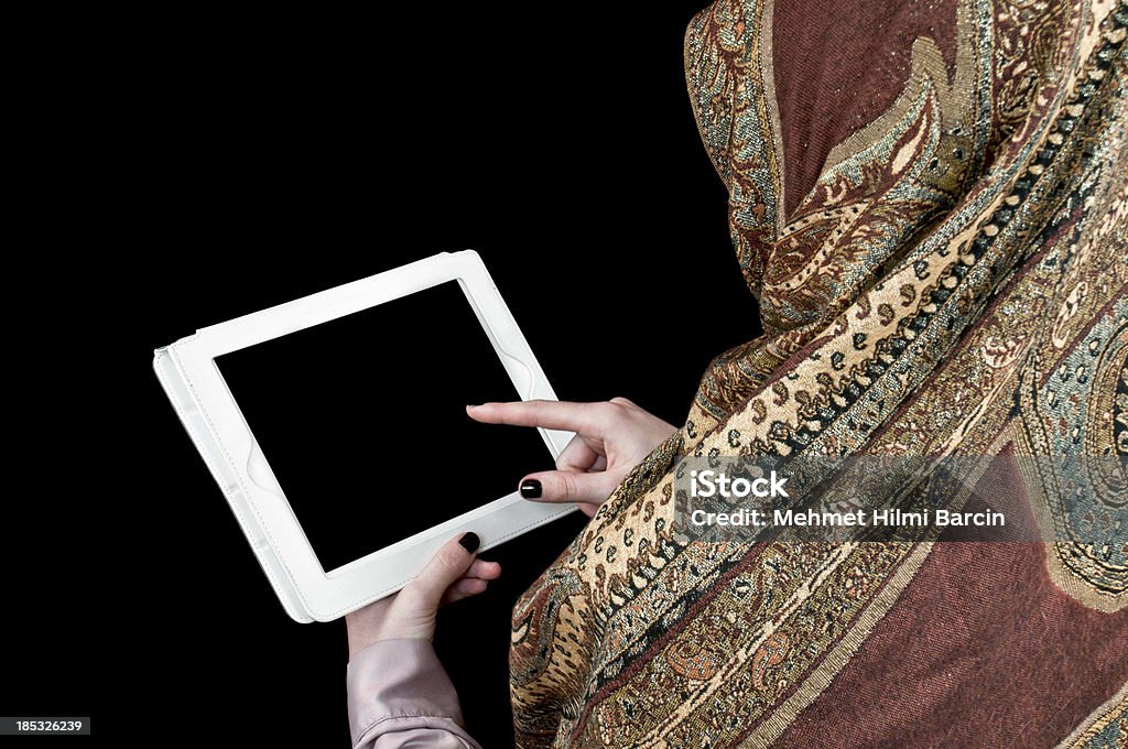 Business donna musulmana con Digital Tablet - Foto stock royalty-free di Abaya - Abito
