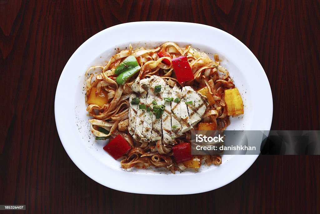 Cajun Pasta con pollo alla griglia seno e oli - Foto stock royalty-free di Carne di pollo