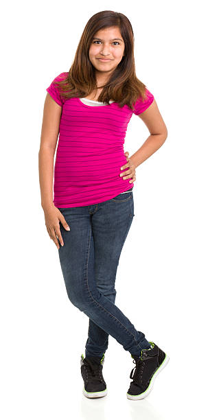 nastolatka portret stałego - shirt women pink jeans zdjęcia i obrazy z banku zdjęć
