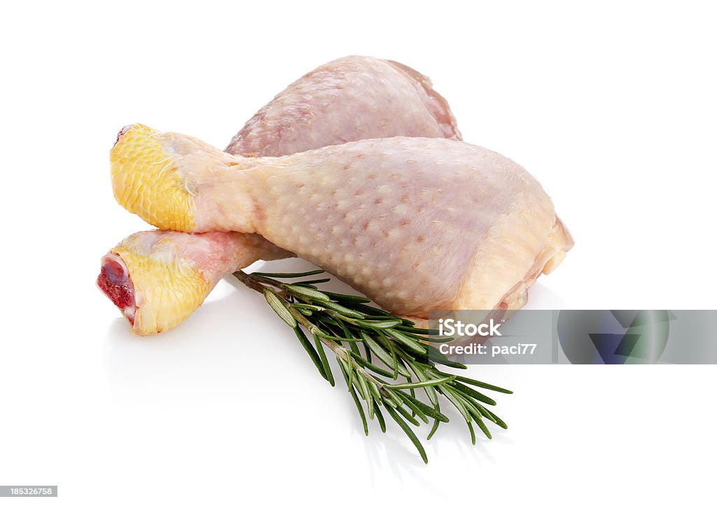 Cosce di pollo fresco (Clipping Path - Foto stock royalty-free di Coscia di pollo