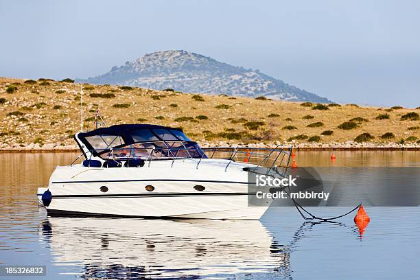 Nowoczesne Jacht Zakotwiczony - zdjęcia stockowe i więcej obrazów Archipelag Kornati - Archipelag Kornati, Bez ludzi, Chorwacja