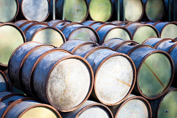 petrol barrels - olievat fotos stockfoto's en -beelden