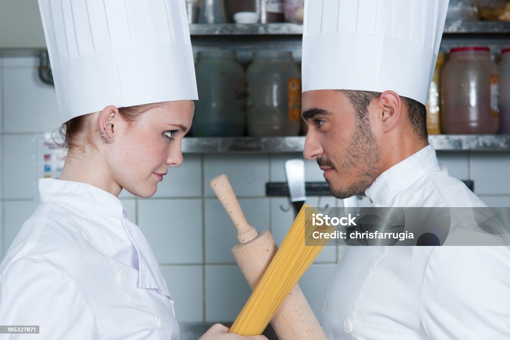 Due chef in cucina - Foto stock royalty-free di Cuoco