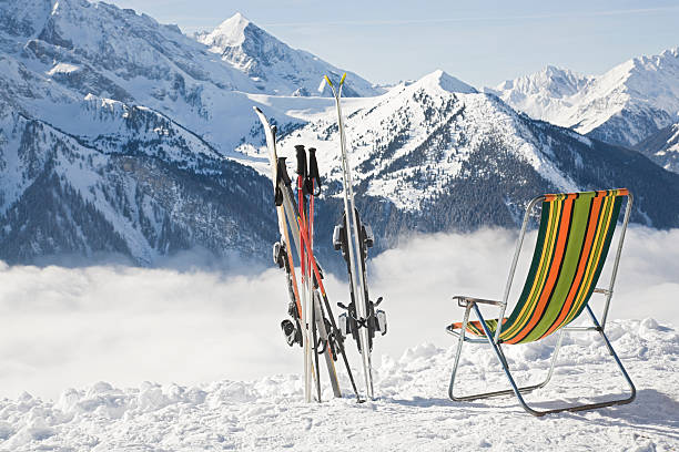 nur kostenlos - apres ski snow mountain loneliness stock-fotos und bilder