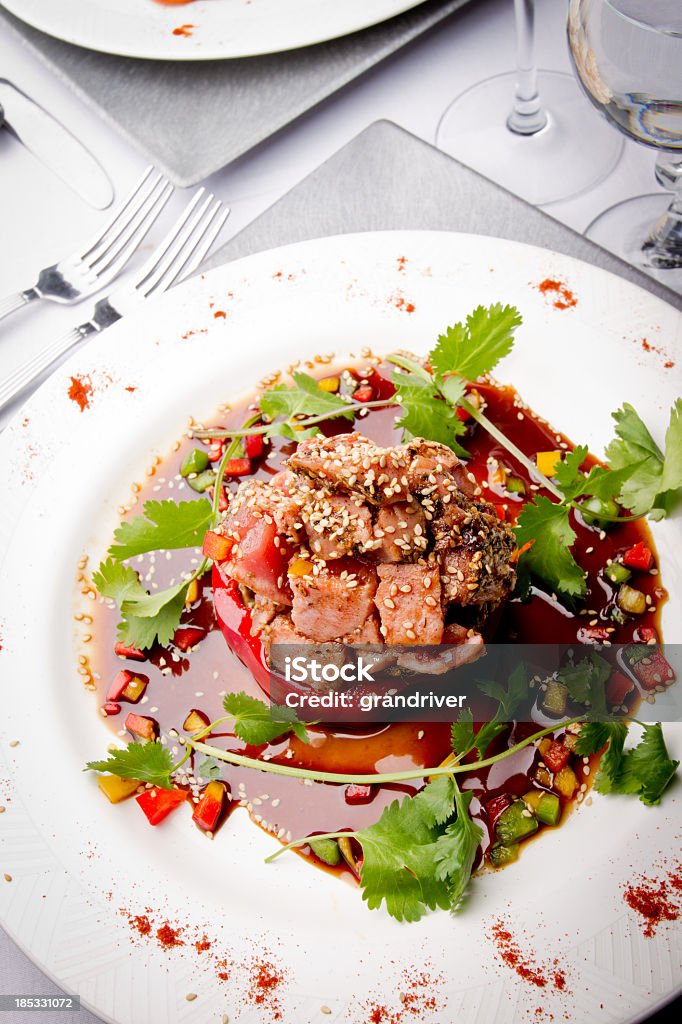 Podsmażony tuńczyka obiad - Zbiór zdjęć royalty-free (Alkohol - napój)
