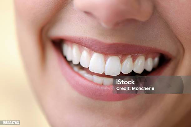 Schönen Lächeln Stockfoto und mehr Bilder von Lächeln - Lächeln, Menschlicher Zahn, Zahnaufhellung