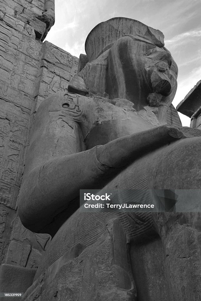 Colosso di Ramesses II, il Tempio di Luxor, Egitto - Foto stock royalty-free di Africa