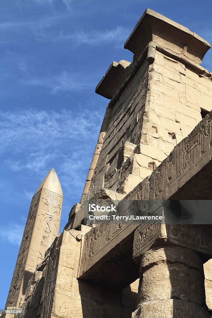 Ramesses II "s Obelisco e primeiro Pylon, Templo de Luxor, Egito - Royalty-free Arcaico Foto de stock