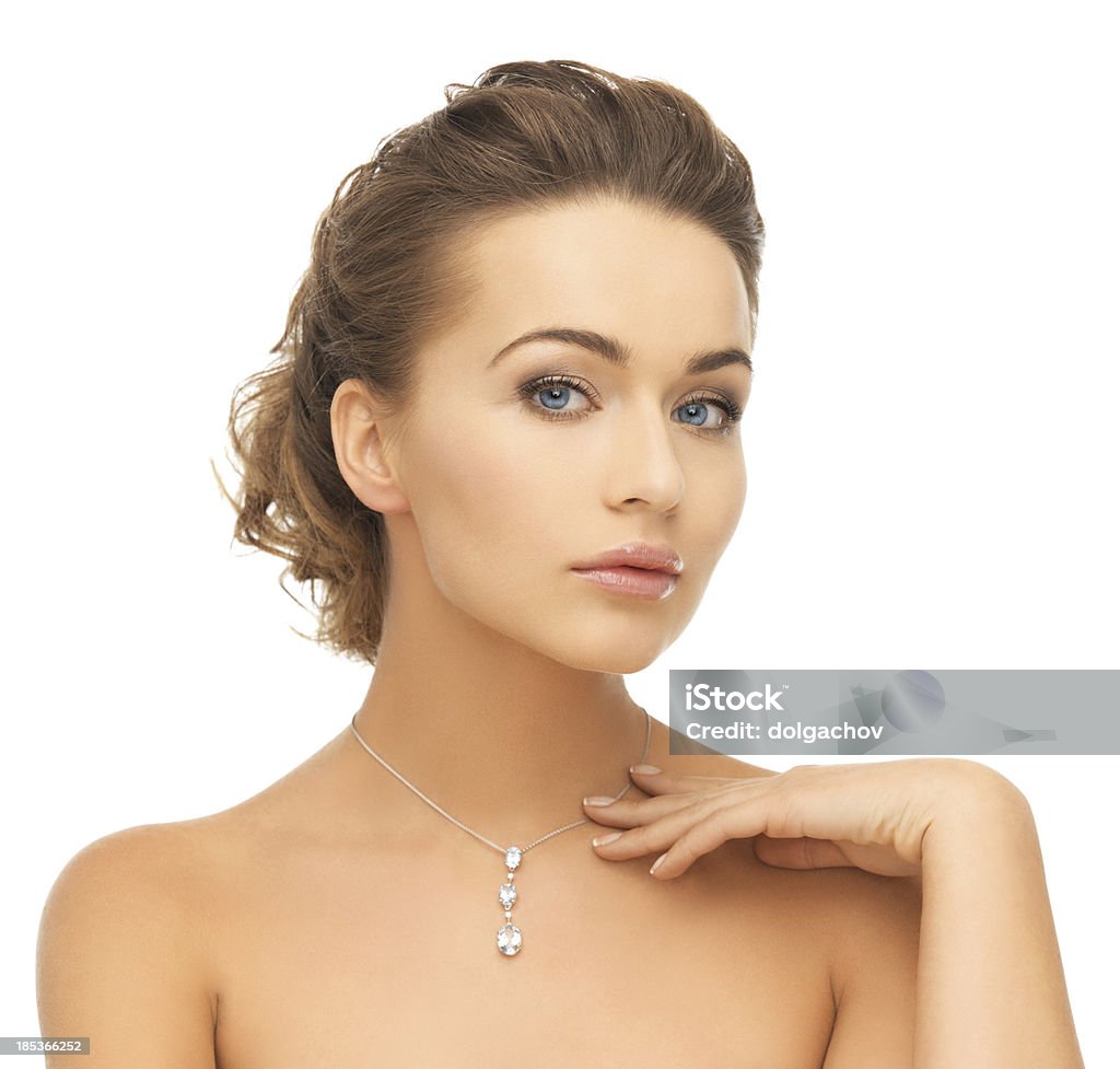 Mulher vestindo brilhante diamante pendente - Foto de stock de Noiva royalty-free