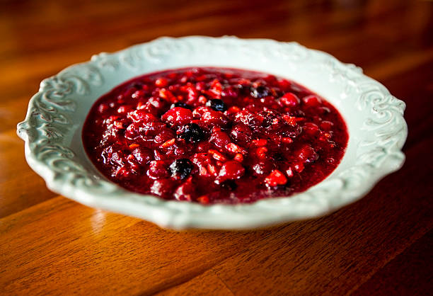 домашние клюквенный соус - cranberry sauce стоковые фото и изображения