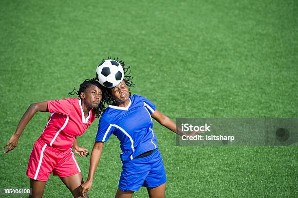 Photo libre de droit de Action De Football banque d'images et plus d'images libres de droit de Ballon de football - Ballon de football, Faire une tête, Football