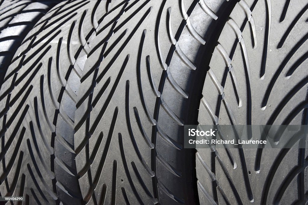 Clima úmido racing pneus - Foto de stock de Carro de corrida royalty-free