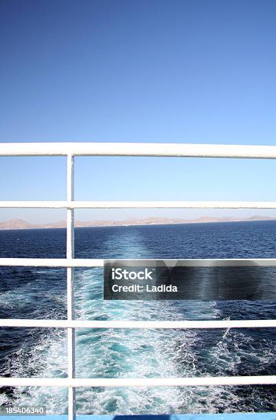 En Viajes Foto de stock y más banco de imágenes de Cubierta - Cubierta, Ferry, Vista posterior