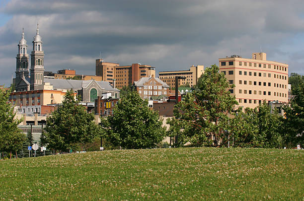 chicoutimi der innenstadt - chicoutimi travel locations nature city stock-fotos und bilder