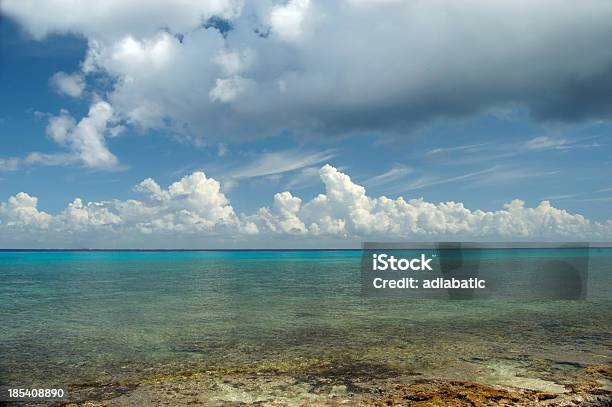 Photo libre de droit de Vue Tropicale banque d'images et plus d'images libres de droit de Amérique latine - Amérique latine, Baie - Eau, Blanc