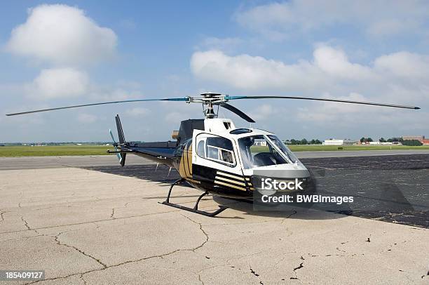 Foto de Helicóptero Pronto Para Decolar e mais fotos de stock de Helicóptero - Helicóptero, Soldado Raso, Aeroporto