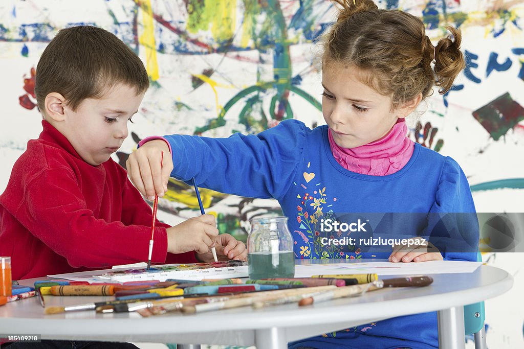 Urocza dzieci malarstwo i rysunek - Zbiór zdjęć royalty-free (4 - 5 lat)