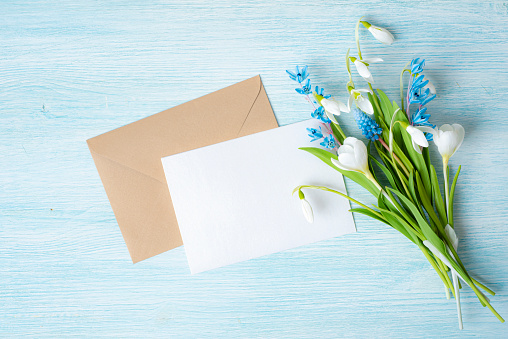 Paper sheet with space for text and bunch of beautiful spring flowers